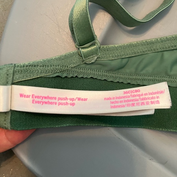 Victoria's Secret Green and Lilac Everyday Wear Push-Up Bra - Picture 7 of 10